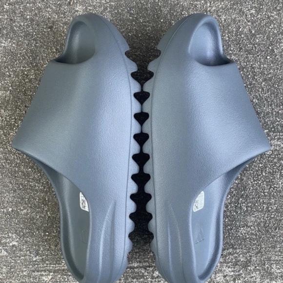 Adidas Yeezy Slide Slate MarineSize 9Brand New (No Box)